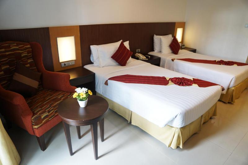 Deluxe Double or Twin Room image 2