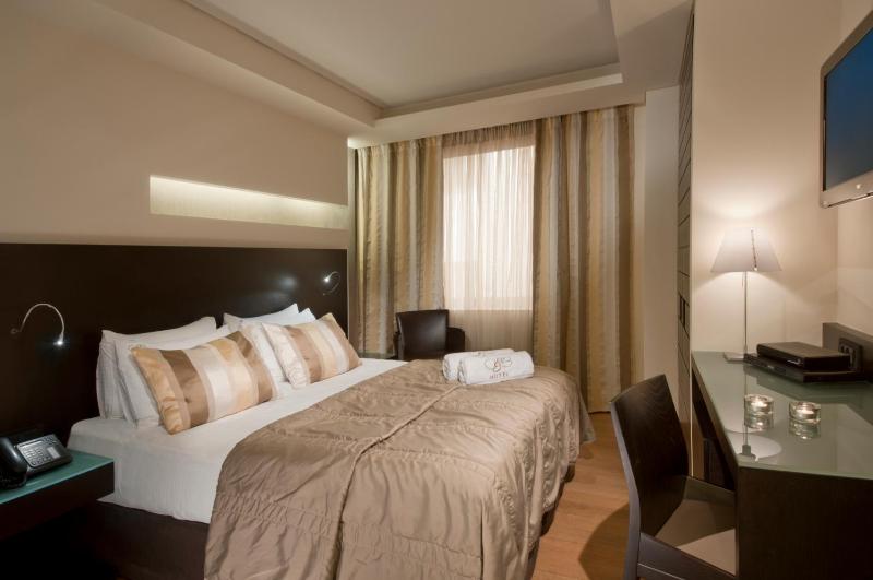 Standard Double or Twin Room image 2