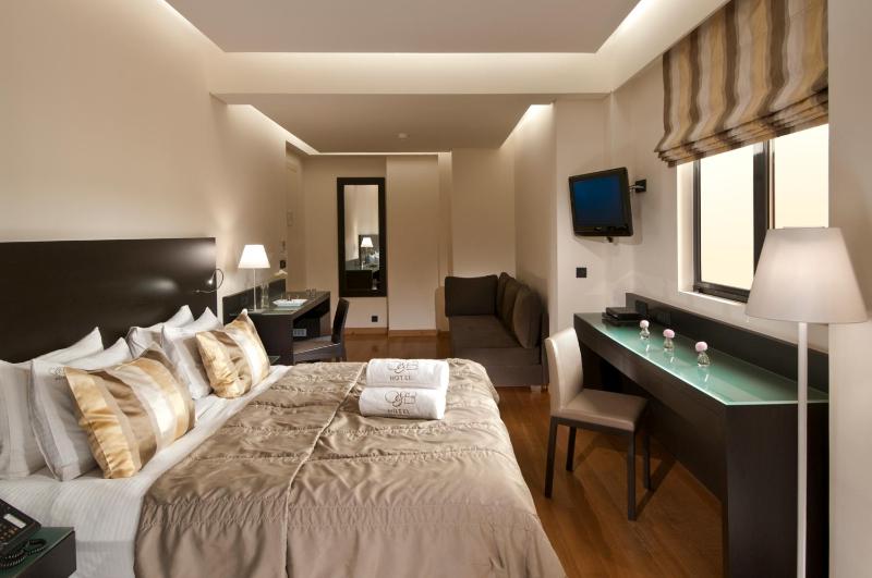 Family Room image 2