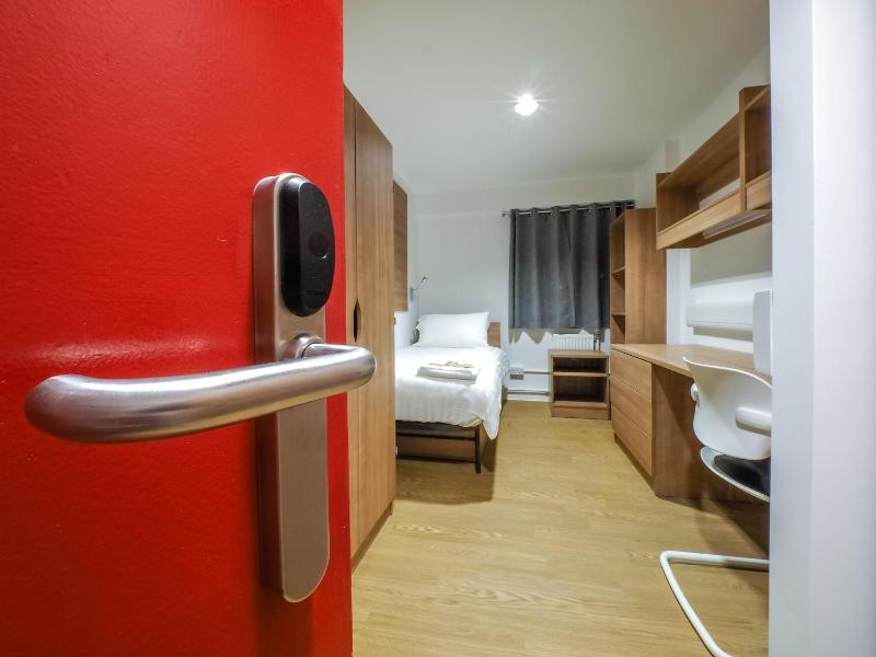 Standard Single Room with Shared Bathroom image 1