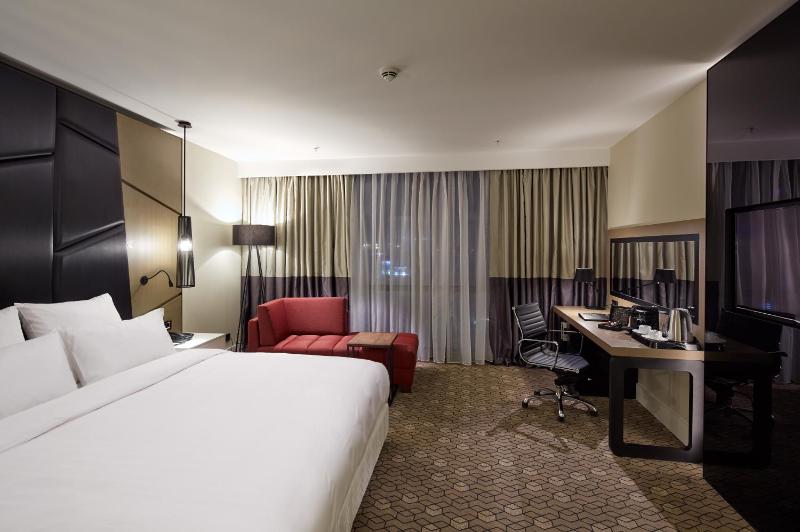 Executive Room with King Bed - Lounge Access image 1