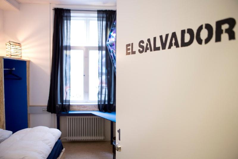 Small Double Room image 4