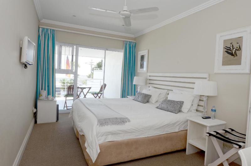 Double/Twin Room with Sea View and Shower only image 3