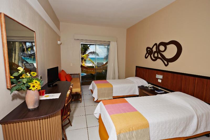 Deluxe Triple Room with Sea View image 1