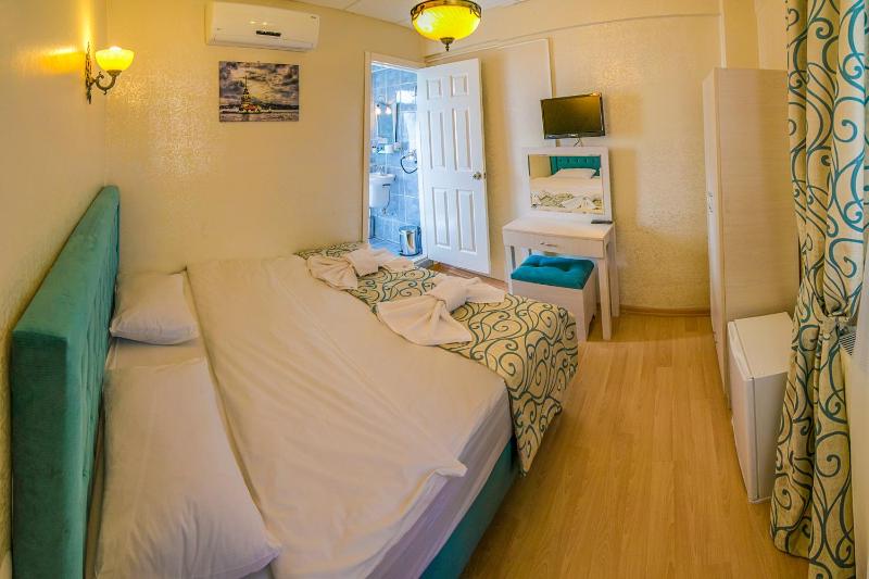 Standard Double or Twin Room image 3