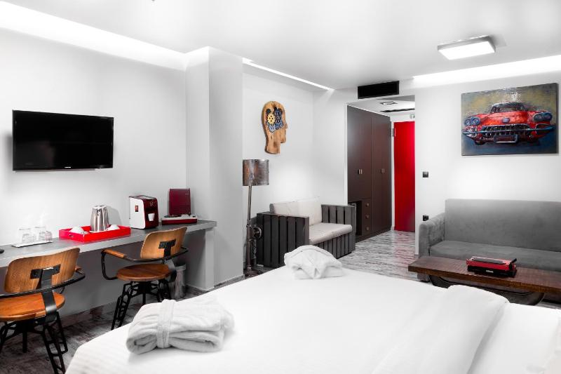 Junior Suite with City View image 2