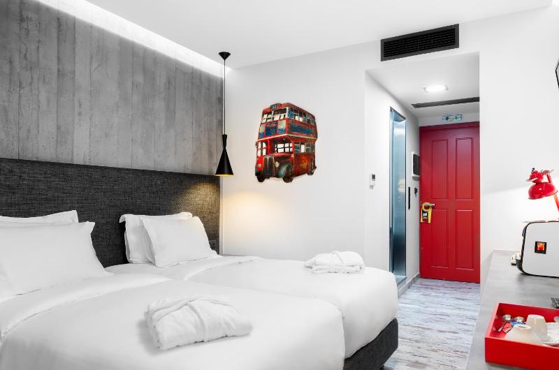 Standard Double or Twin Room image 2