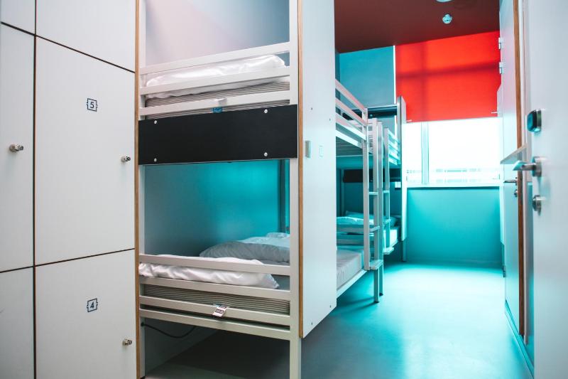 Bed in 8-bed en-suite dorm image 4