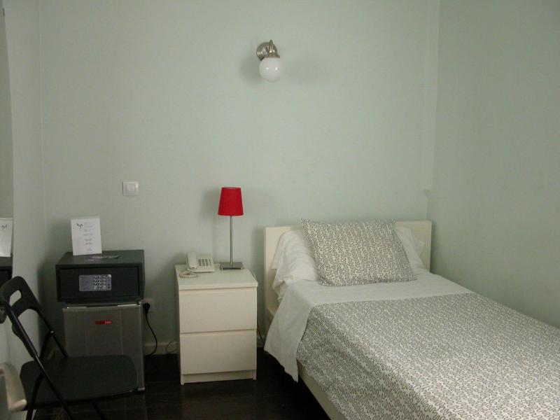 Single Room image 4