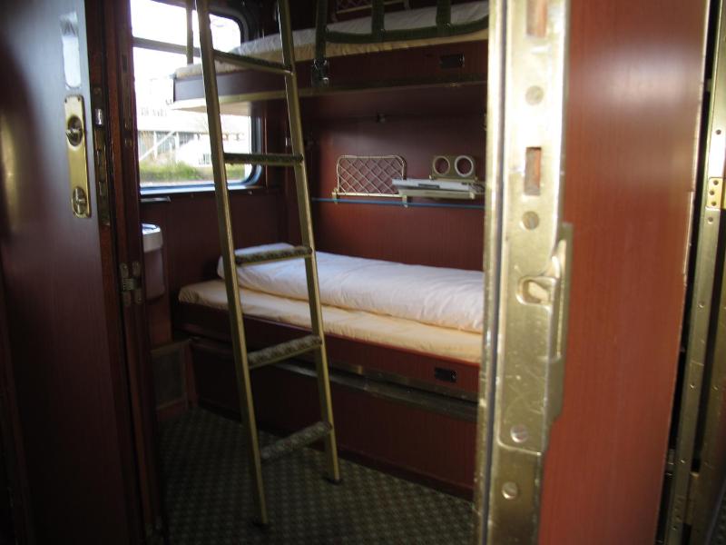 Single Bed in Compartment (6 Adults) - Female only image 2