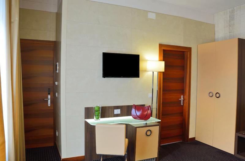 Classic Double or Twin Room image 1
