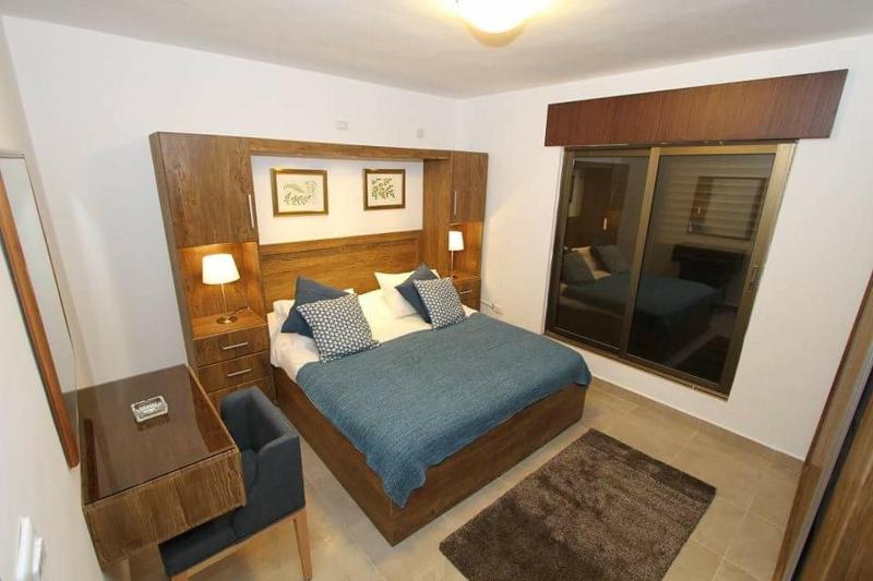 Queen Studio Apartment image 1