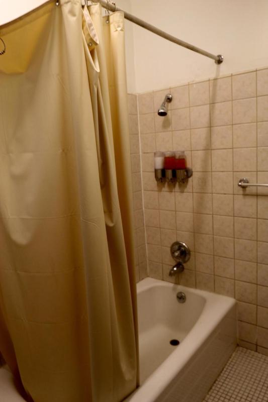 Twin Room with Shared Bathroom image 3