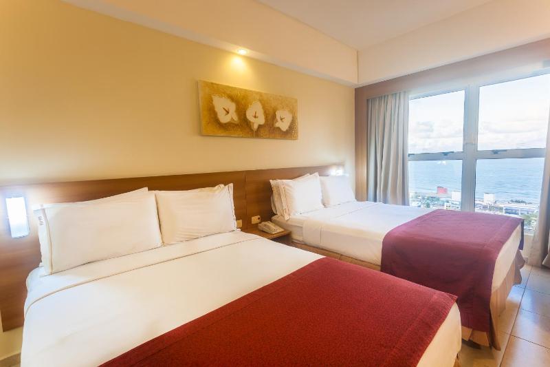 Superior Room with Two Double Beds and Sea View image 2