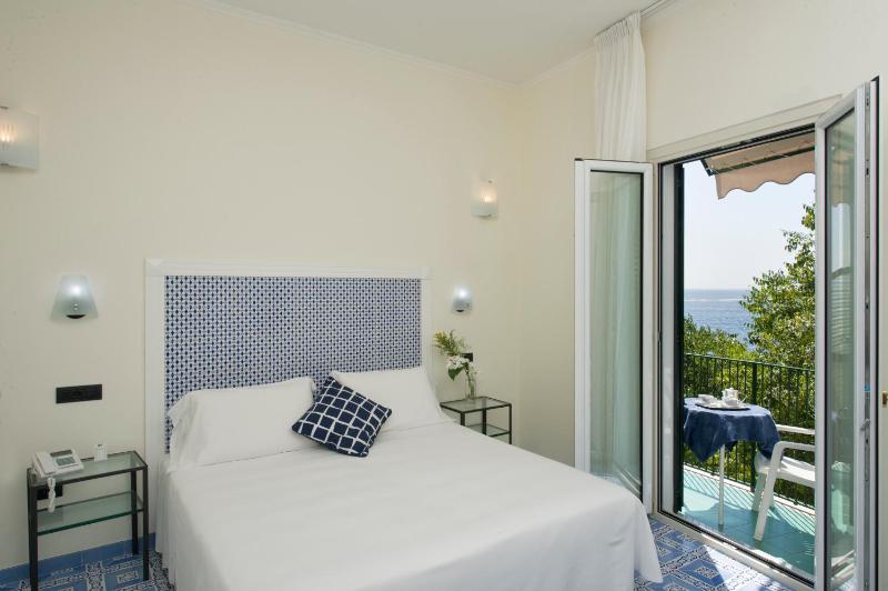 Double Room with Garden View image 2