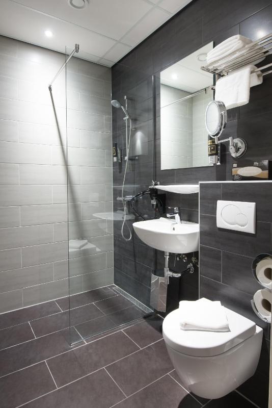 Double Room image 4