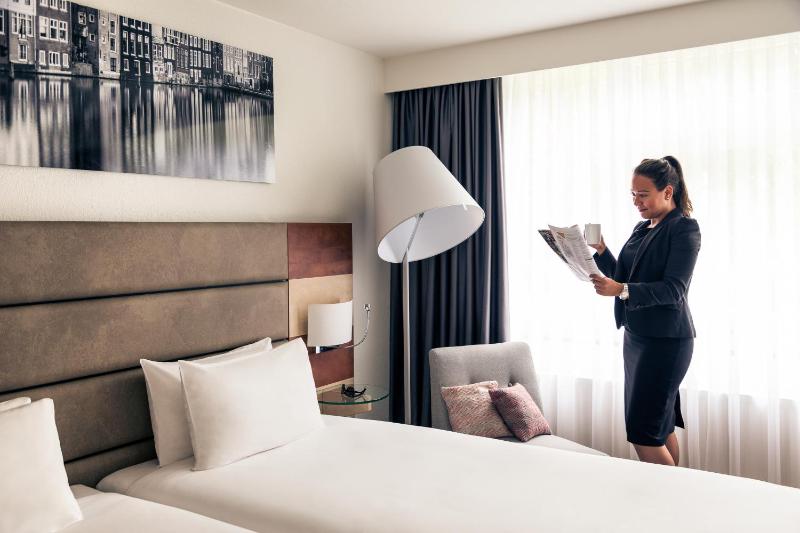 Standard Twin Room image 1