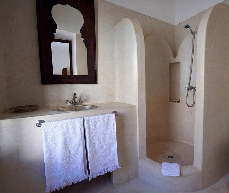 Double or Twin Room with Private Bathroom image 2