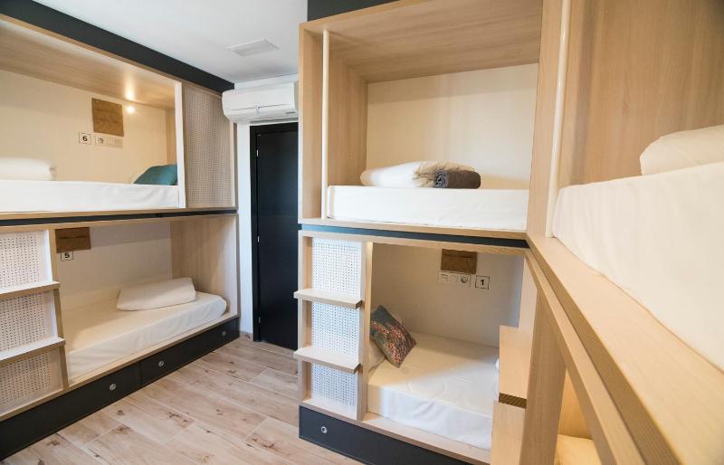 Bed in 6-Bed Mixed Dormitory Room with Private Bathroom image 1