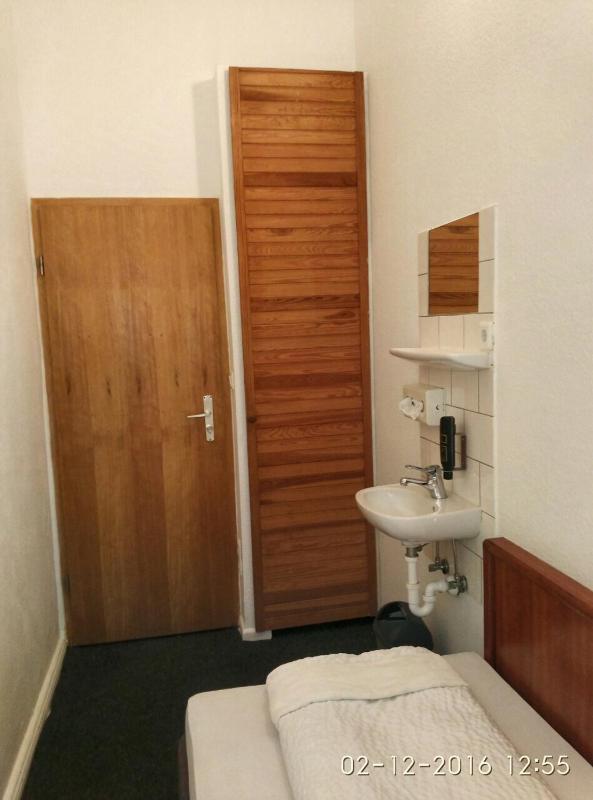 Single Room with Shared Bathroom image 4