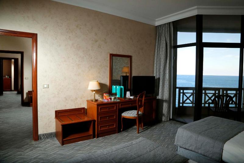 Premium Family Room with Sea View image 3