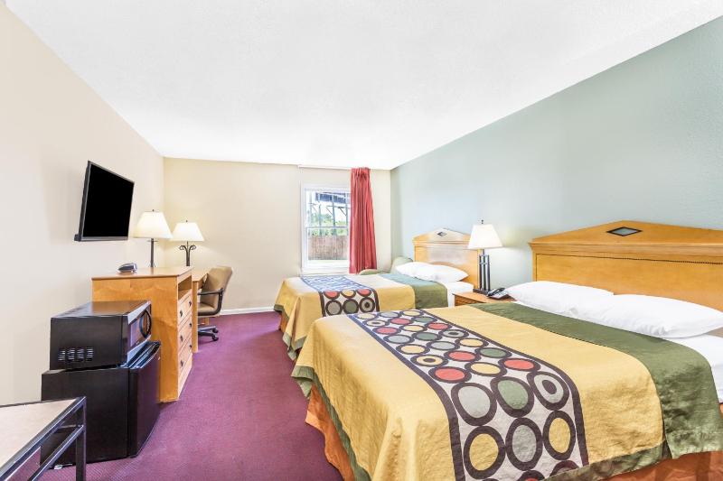 Double Room with Two Double Beds - Smoking image 2