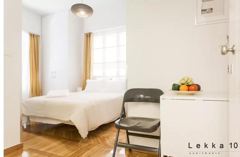 Studio Apartment with Balcony image 2