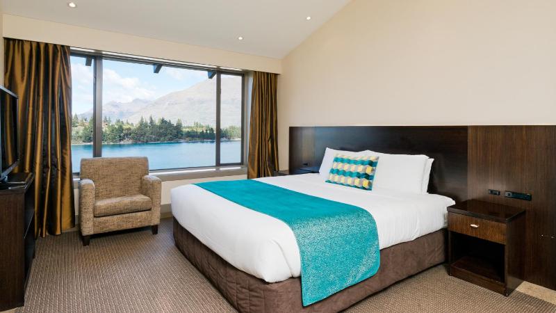 Junior Suite with Lake View and Balcony image 1