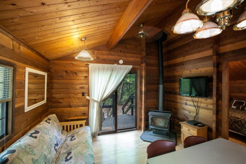 One-Bedroom Cabin image 3