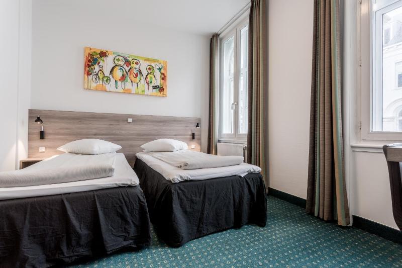 Standard Double Room image 2