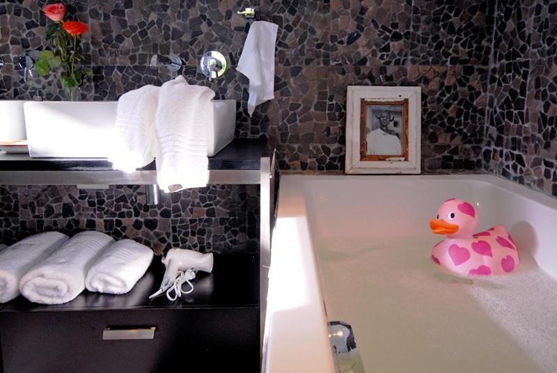 Deluxe Double Room with Terrace image 3