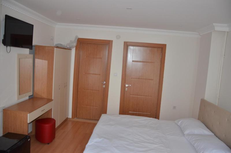 Standard Double Room image 4