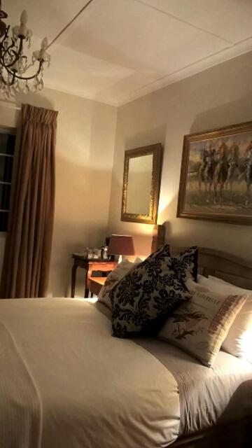 Deluxe King Room image 2