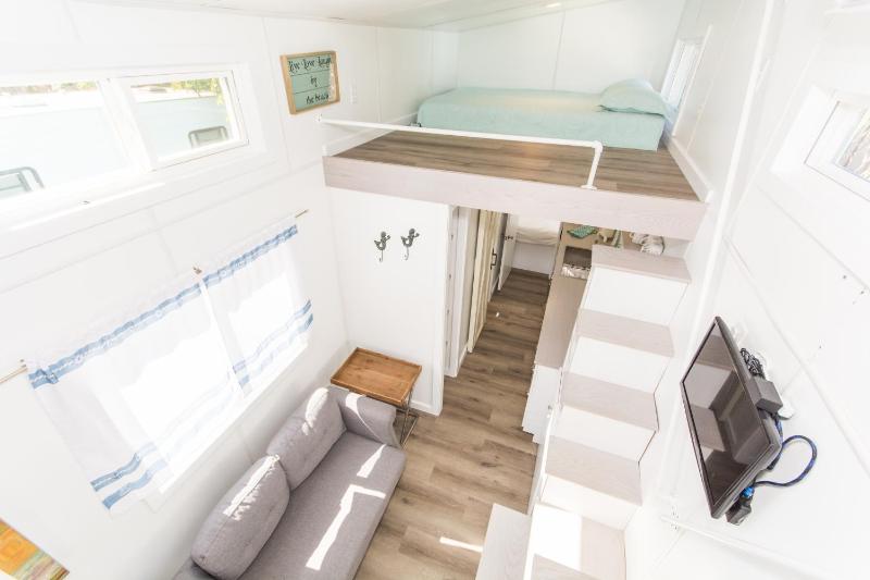 Tiny House - Aqua Oasis image 2