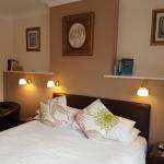 Penryn Guest House, ensuite rooms, free parking and free wifi