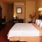 Casa Real Hotel & Suites