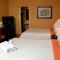 Casa Real Hotel & Suites