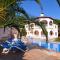 Foto: Lloret de Mar Villa Sleeps 12 Pool Air Con WiFi 5/34