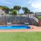 Foto: Lloret de Mar Villa Sleeps 8 Pool Air Con WiFi 32/59
