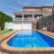 Foto: Lloret de Mar Villa Sleeps 8 Pool Air Con WiFi 50/59