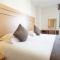 Crompton Court Apartments