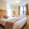 Crompton Court Apartments