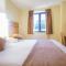 Crompton Court Apartments