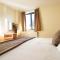 Crompton Court Apartments