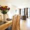 Crompton Court Apartments