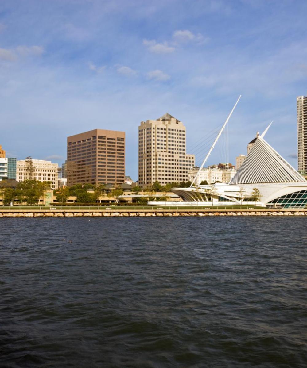 cheap fare phoenix to milwaukee july 4