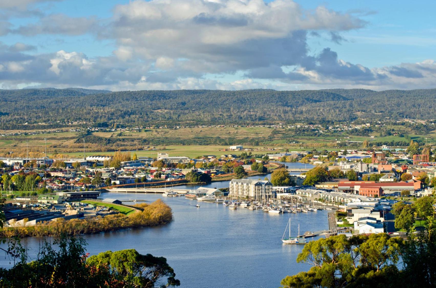 Book cheap flights to Tasmania Book cheap flights to Tasmania