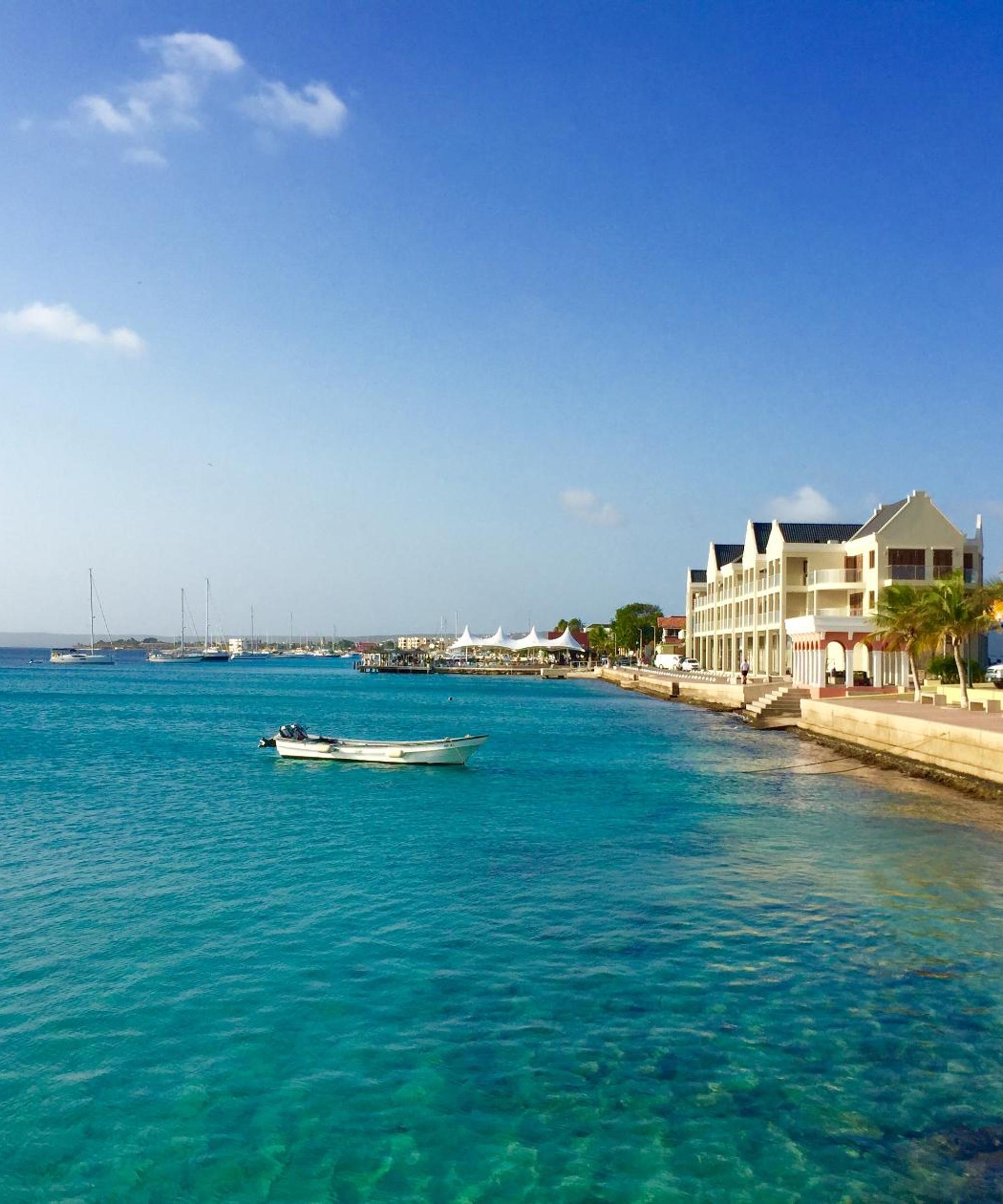 Greenmotion Car Rental near Flamingo International Airport