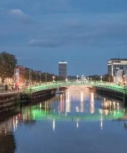 Krásný pohled na město Dublin (spojení přes Letiště Dublin)