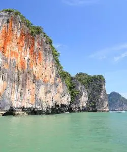 Una bonita panorámica de Phang Nga, una ciudad popular entre nuestros usuarios